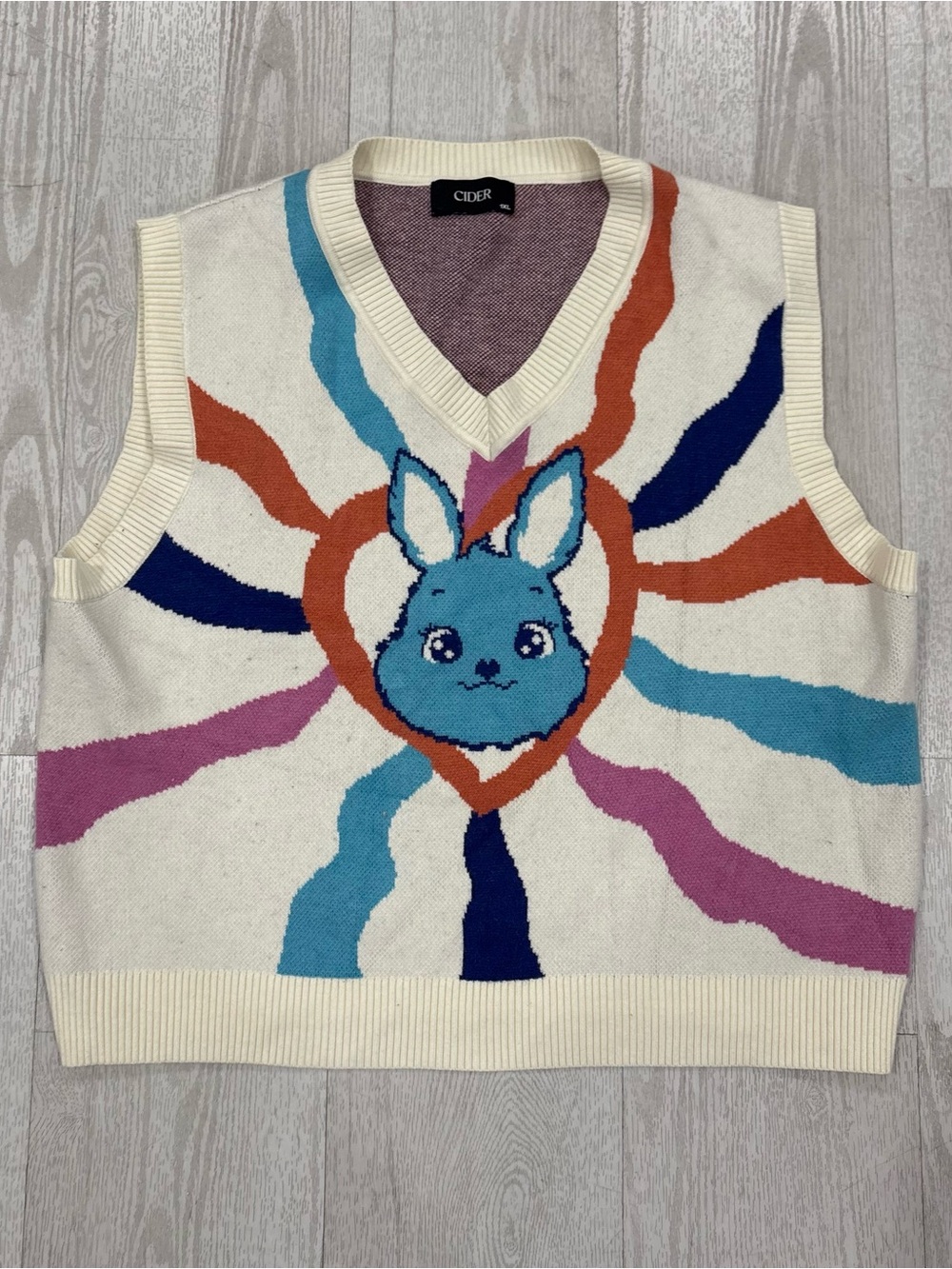 Cider Women's V-Neck Graphic Knit Vest (Multicolor / White) size 1XL